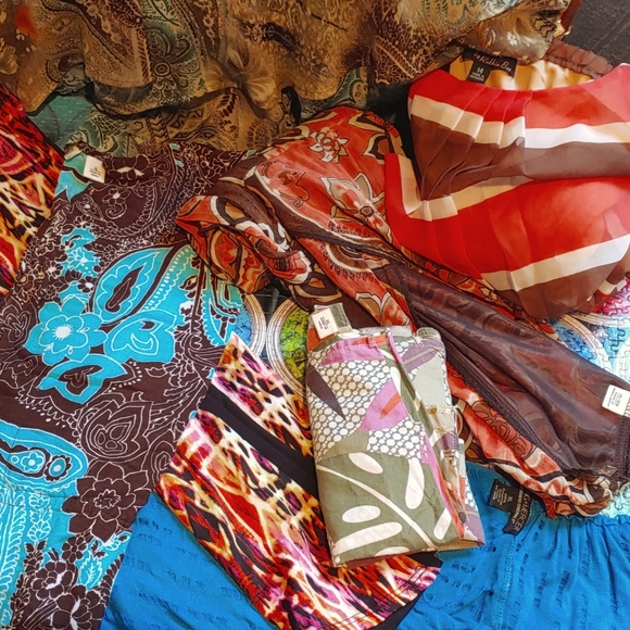 Sneak Peek Fall Top Mystery Box, Woman Size XL - Picture 3 of 3